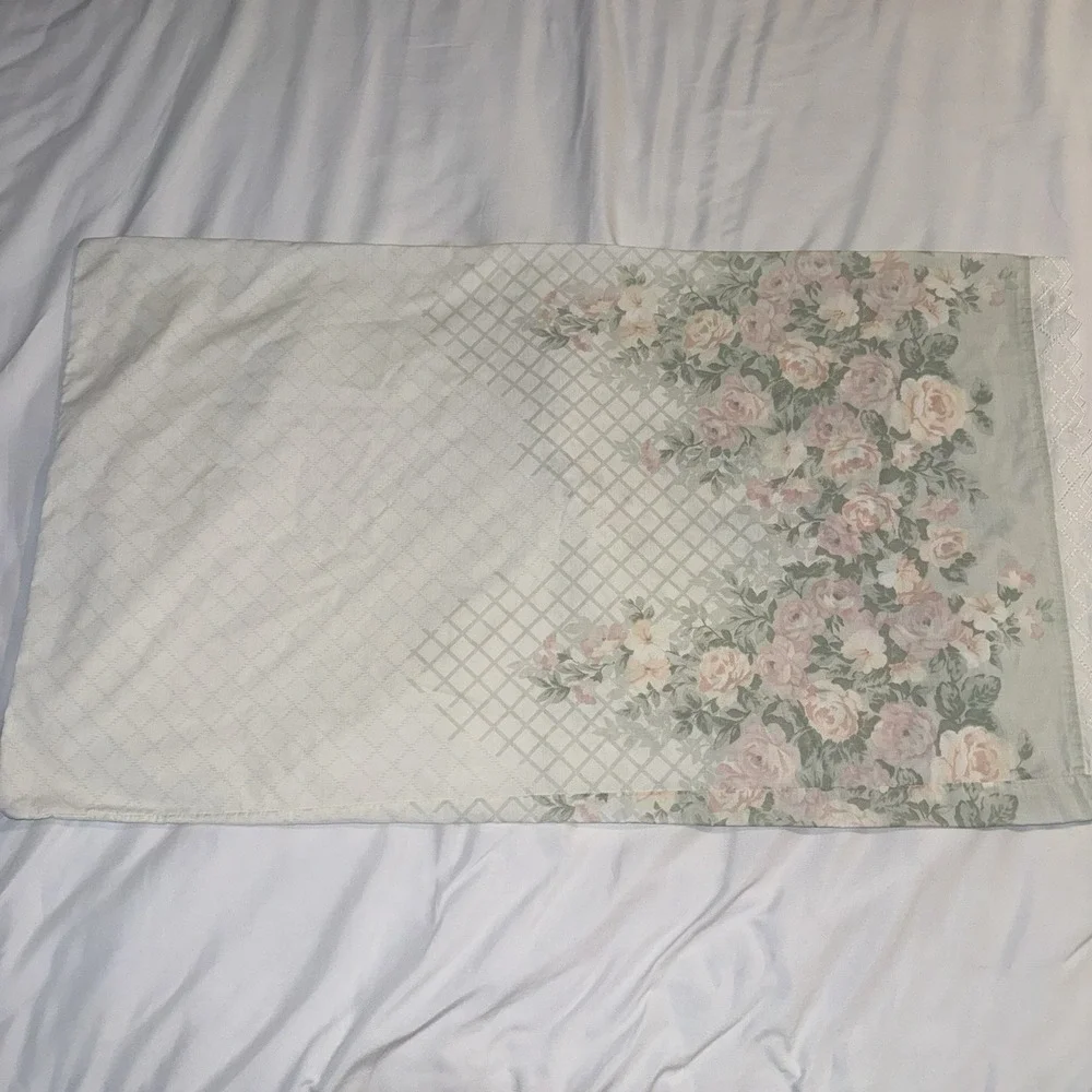 Vintage Tastemaker Percale Standard Pillowcase Green Rose Trellis Floral Lace